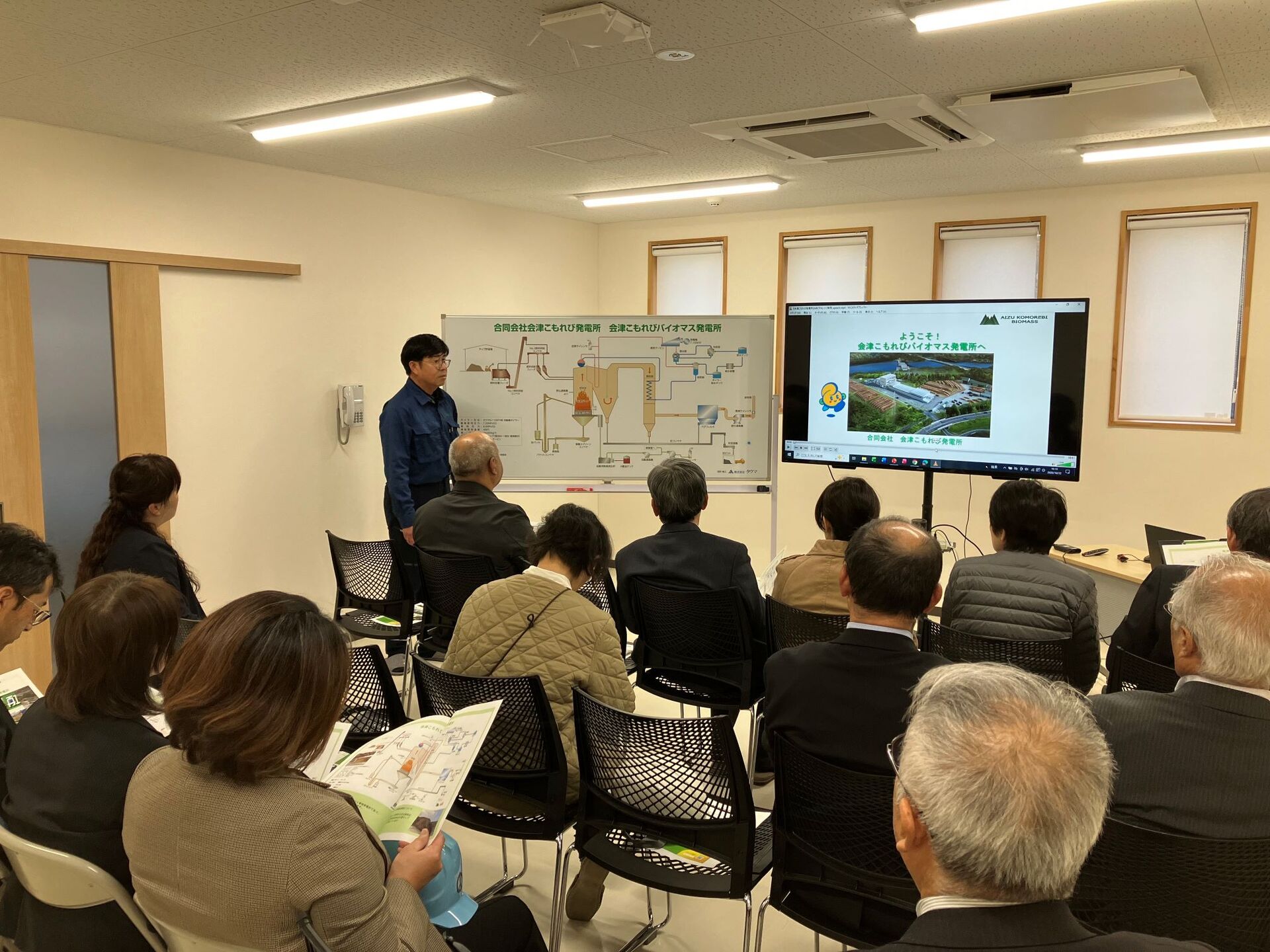 両沼地区教育委員の皆様が見学に来られました